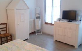 Vieux-Cognac, Chambre Avec Sa Salle De Bain Privative